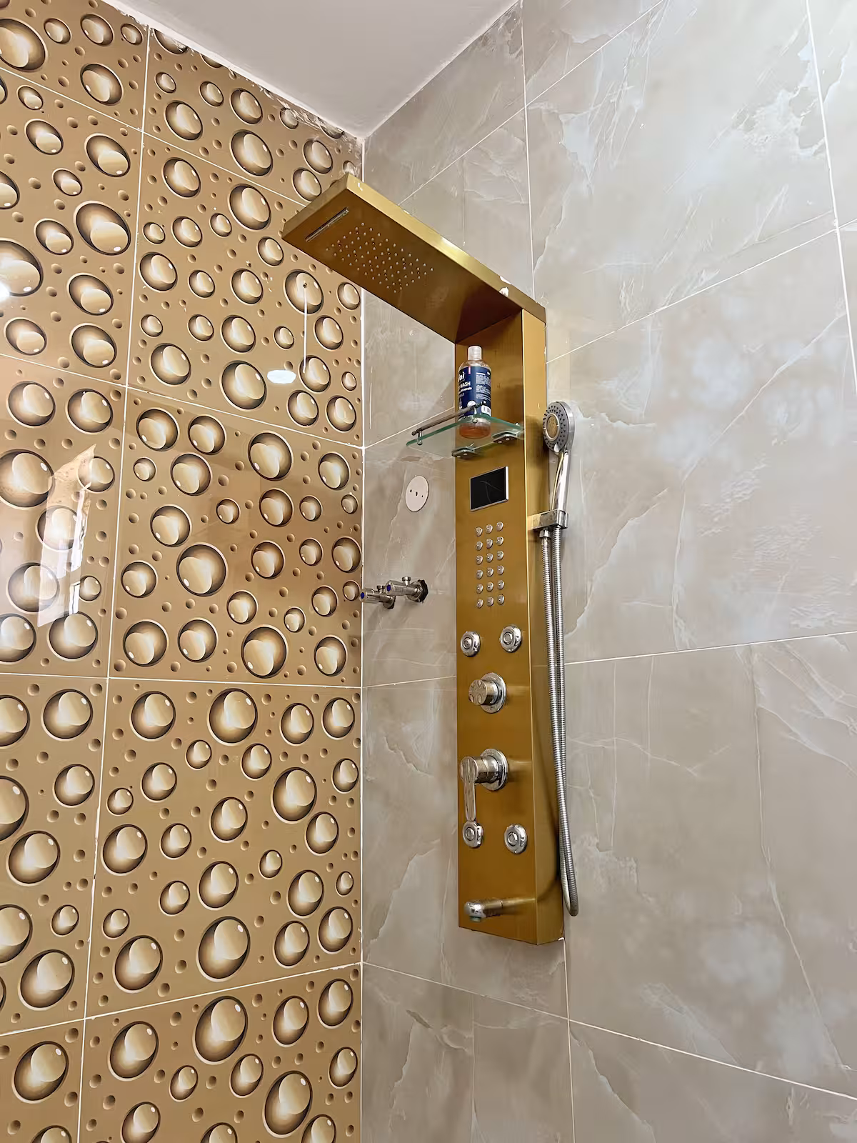 bathroom 4.avif