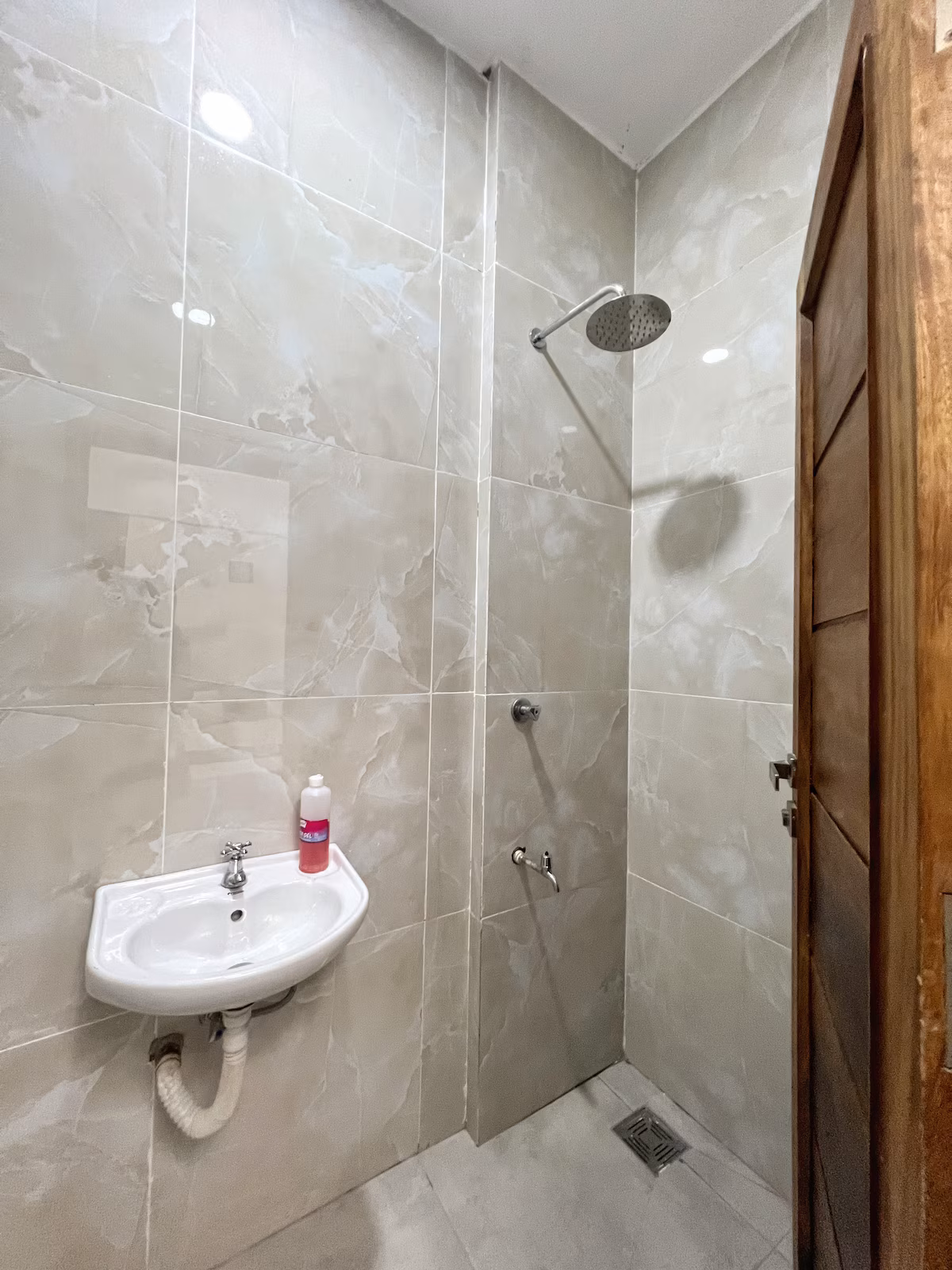 bathroom 2.avif