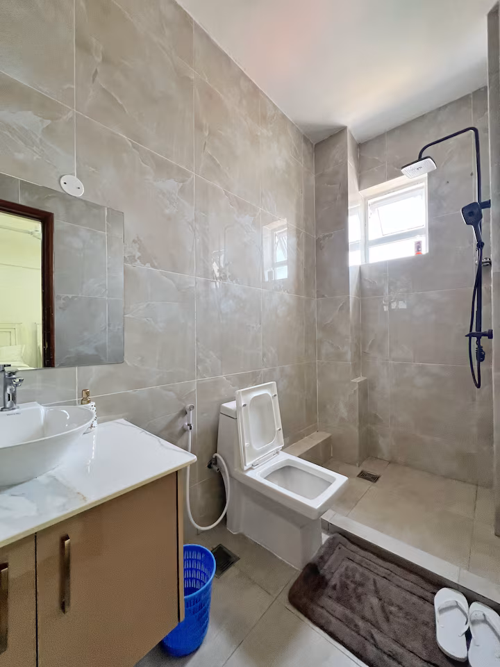 bathroom 1.avif