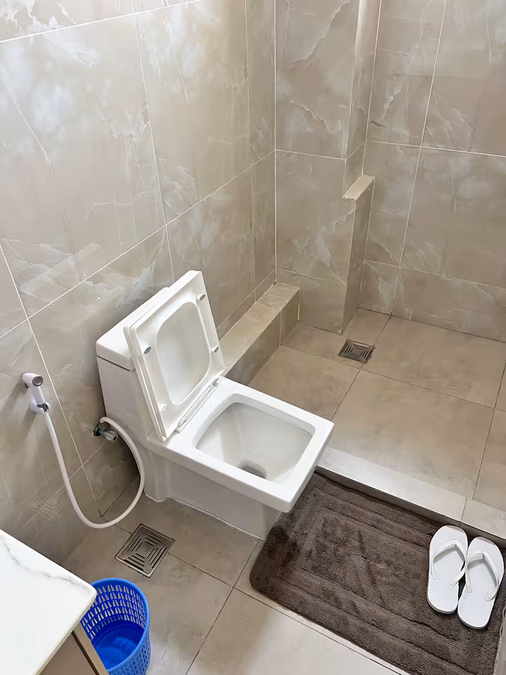 bathroom 1.avif
