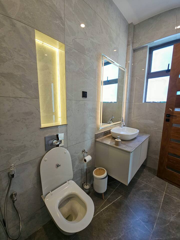 bathroom 2.jpeg