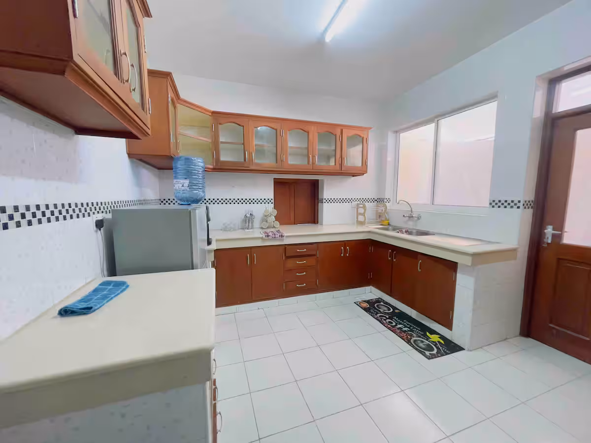 Full kitchen 1.avif