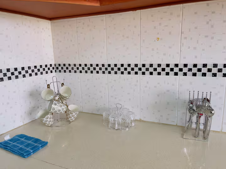 Full kitchen 4.avif