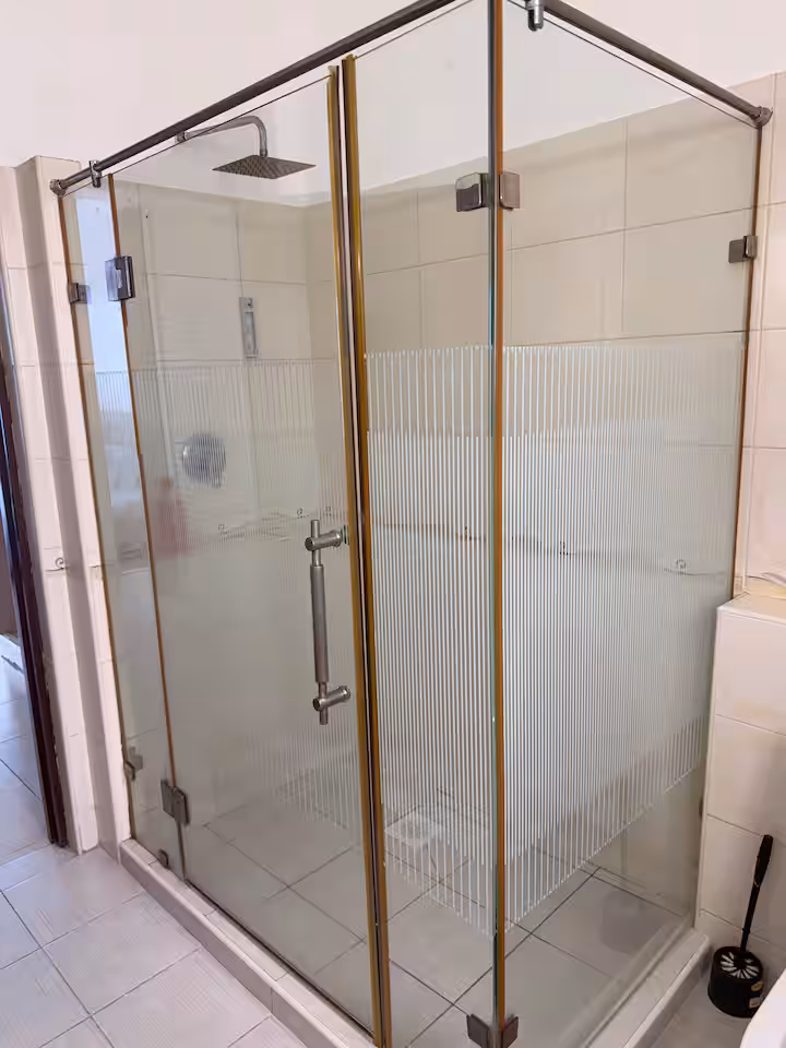 Full bathroom1.avif