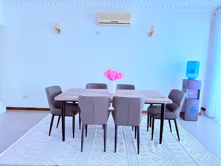 Dining 4.avif